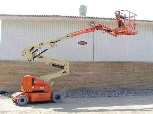 JLG E400JPN Working a Roof